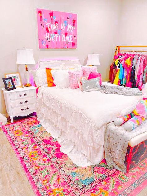 Pink Dorm Rooms, Preppy Dorm Room, Preppy Bedroom Decor, Dorm Room Styles, Pink Dorm, Preppy Bedroom, College Dorm Room Decor, Dorm Room Designs, Dorm Room Inspiration