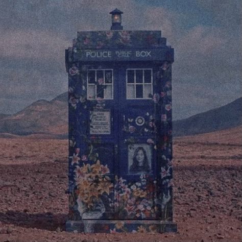 Photo of the Tardis. Dr Who Laptop Wallpaper, Doctor Who Widgets, 13th Doctor Aesthetic, Martha Jones Aesthetic, Doctor Who Aesthetic Wallpaper, Doctor Who Profile Pic, Dr Who Pfp, 11th Doctor Aesthetic, The Doctor Aesthetic