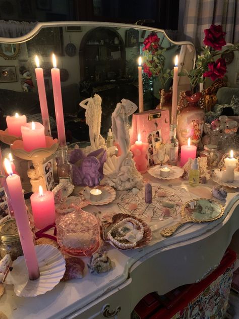 Venus Room Aesthetic, Love Altar Aesthetic, Simple Princess Room Aesthetic, Vintage Vanities For Bedrooms, Aphrodite Aesthetic Bathroom, Girly Witchy Aesthetic, Aphrodite Goddess Altar, Cute Altar Ideas, Venus Altar Ideas