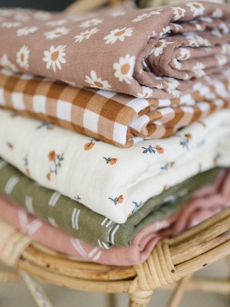 Baby Things Aesthetic, Farmer Woman, Muslin Quilt, Neutral Baby Quilt, Gingham Quilt, Nursery Quilt, Muslin Baby Blankets, Muslin Swaddle Blanket, Muslin Blankets