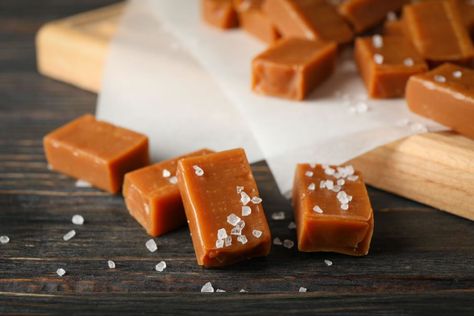 Caramel Cappuccino, Cannibis Recipes, Salted Caramels, Candy Recipes Homemade, Caramel Recipes, Cappuccino Cups, Fancy Desserts, Homemade Candies, Sweet Chocolate