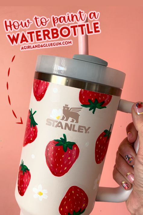 Don’t be stuck with plain Tumblers! Learn how to create hand-painted water bottles to put your own creative spin on your cups! Customised Water Bottles, Water Bottle Art, Diy Water Bottle, Painted Cups, Tumbler Cups Diy, Diy Cups, Custom Cups, Water Bottle Design, Diy Tumblers