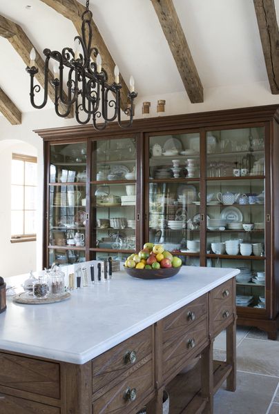 Farmhouse Kitchen Island, Kitchen Pantry Cabinets, Classic Kitchen, Kitchen Pantry, Beautiful Kitchens, Kitchen Style, Country Kitchen, Home Decor Kitchen, 인테리어 디자인