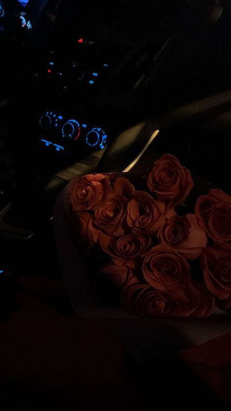 Flowers In Car Snapchat, Flowers Post Instagram, Flower Bouquet In Car, Flowers In Car Aesthetic, Flowers At Night Aesthetic, Flowers Fake Snap, Flower In Car, Bouquet In Car, Flowers Fake Story