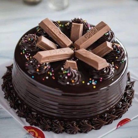 Chocolate Kitkat Cake, Kitkat Lover, Truffle Cakes, Bd Gifts, Puding Cake, Kitkat Cake, Double Chocolate Cake, Birthday Cake Writing, Chocolate Cake Designs