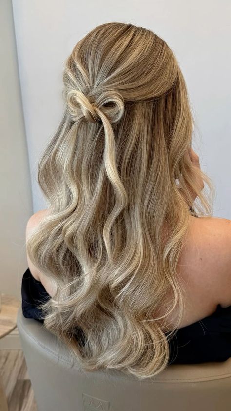 What is the best hairstyle for medium hair? How to look cute in school hairstyle? How to do easy hairstyles for medium hair? Cute Hairstyles Braids, Party Hairstyle, Holiday Party Hair, Cute Prom Hairstyles, Prom Hair Medium, Hairstyle Blonde, Easy Hairstyles For Thick Hair, Bronde Balayage, Simple Prom Hair