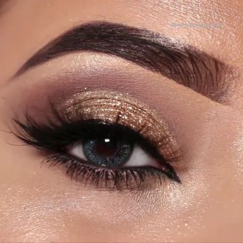 Gold Accent Makeup Looks, Gold Glittery Eye Makeup, Gold Cat Eye Makeup, Full Gram Makeup, Golden Shimmer Eye Makeup, Golden Lehenga Makeup Look, Golden Glitter Eye Makeup, Copper Eye Makeup Tutorial, Simple Gold Eye Makeup