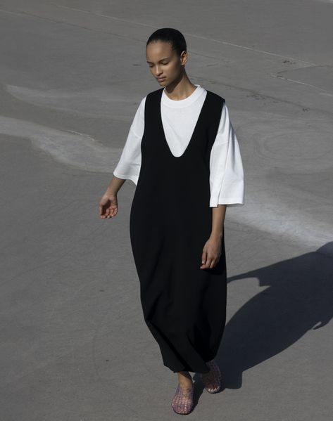 2008 Fashion, Minimalist Street Style, Campaign Fashion, Vogue Germany, Fashion Campaigns, Silk Roses, Matches Fashion, 2016 Fashion, Fashion Books