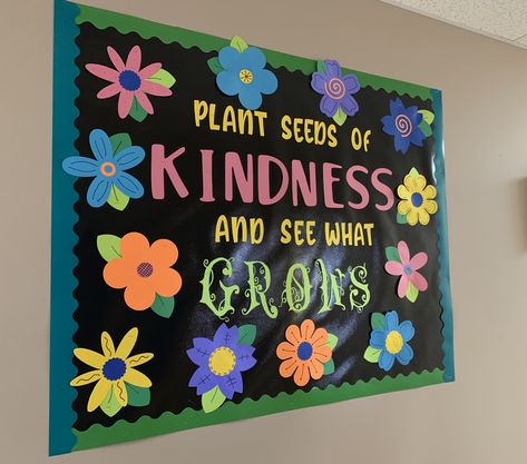 Spring Flowers Bulletin Board, Spring Office Decor Bulletin Boards, Spring Into Summer Bulletin Board, Spring Boletin Board, Bulliten Boards Ideas May, Spring Kindness Bulletin Board Ideas, Bulletin Board With Flowers, Spring Time Bulletin Board Ideas Preschool, Spring Classroom Board Ideas