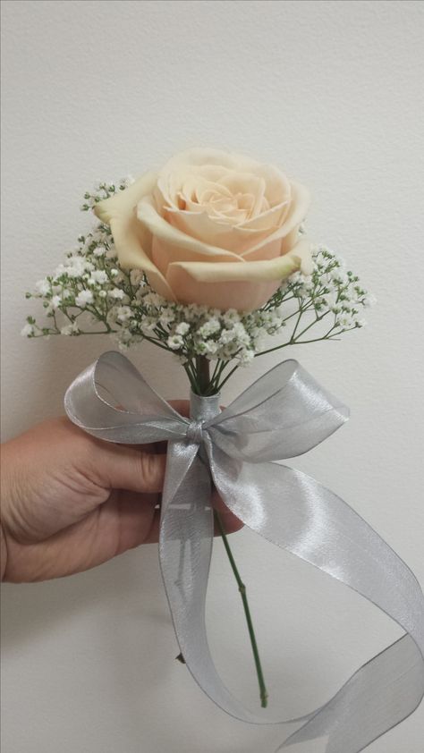 Simple One Flower Bouquet, Small Single Flower Bouquet, Small Bouquet Wedding Bridesmaids, 1 Flower Bouquet Bridesmaid, Single Flower For Bridesmaids, One Rose Bridesmaid Bouquet, Bouket Flowers Wedding Ideas, One Single Rose Bouquet, Single Rose Bridal Bouquet