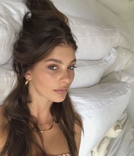 are you a shifter looking for brunnette face claims?? i gotchu ;) Brunette Aesthetic, Camila Morrone, Brunette Girl, Younger Looking Skin, Photo Instagram, Face Claims, Pretty Face, Hair Inspo, Natural Makeup