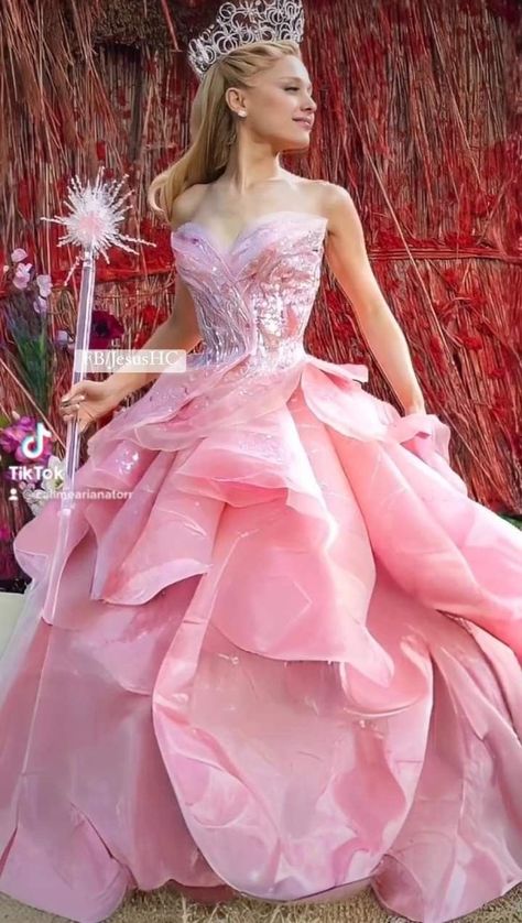 Ariana Grande Wicked Outfit, Glinda Dress Wicked, Glenda Ariana Grande, Glinda Hair, Galinda Costume, Glinda Arianagrande, Ariana Glinda, Glinda Dress, Glinda Costume