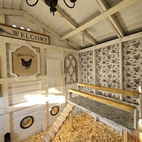 Shed Made Into Chicken Coop, Exterior Chicken Coop Ideas, Chicken Coop Ideas Design, Chicken Coop Beautiful, Chicken Coop Remodel Ideas, Set Up Chicken Coop, Decor For Chicken Coop, Garden Chicken Coop Layout, Chicken Palace Coop