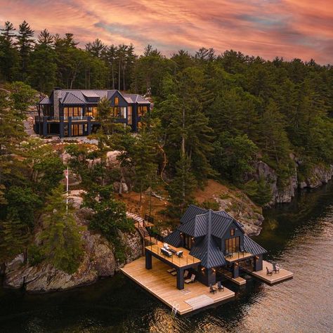 Mansion On A Lake, Mansion Near Lake, Modern Lakeside House, Lake House Luxury, House Lake View, Luxury Cottage Interior, Lake House Mansion, Ocean Side House, Lake Side House