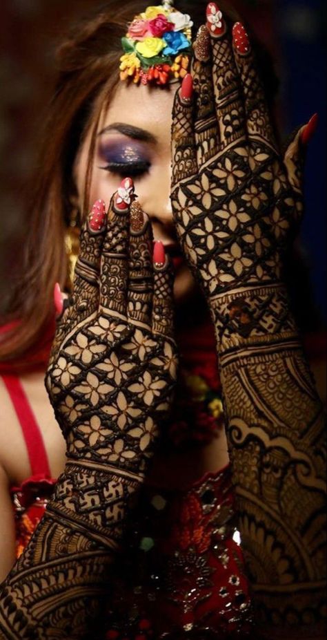 Bride Mehndi Video Shots, Mehandi Videos Bridal, Mehndi Photography Poses, Mehndi Poses Photography, Mehandi Poses Photography, Mahendi Pose, Mehandi Pose, Mehandi Poses, Indian Bridal Mehendi