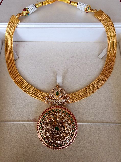 Neck Designs Gold Jewellery, Kalkatti Gold Necklace, Nakshi Locket Designs, Padaka Chain Designs, Jigini Necklace Gold, Naanu Design, Nanu Designs Gold, Gold Kante Designs, Gold Pendant Jewelry Indian