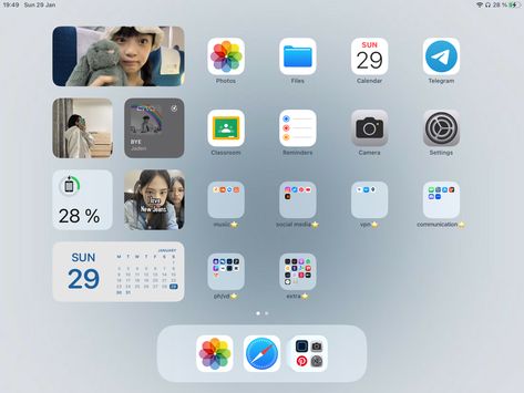 Ipad Setup Ideas, Ipad Screen Ideas, Ipad Customization Home Screen, Ipad Setup Homescreen, Tablet Homescreen Ideas, Ipad Wallpaper Layout, Widgets For Ipad, Ipad Set Up Ideas Homescreen, Ipad Lockscreen Ideas