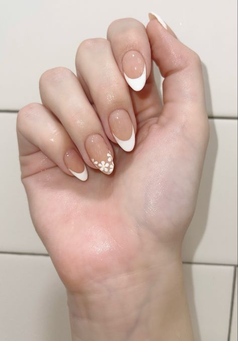 Oval Acrylic Nails, Bridesmaids Nails, Short Acrylic Nails Designs, Oval Nails, Neutral Nails, Classy Nails, Chic Nails, Short Acrylic Nails, Cute Acrylic Nails