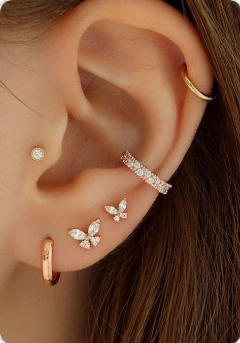 Minimalist Ear Piercings, Unique Ear Piercings, Ear Peircings, Cool Ear Piercings, Pretty Ear Piercings, Cute Ear Piercings, Ear Style, Cute Piercings, Lobe Piercing