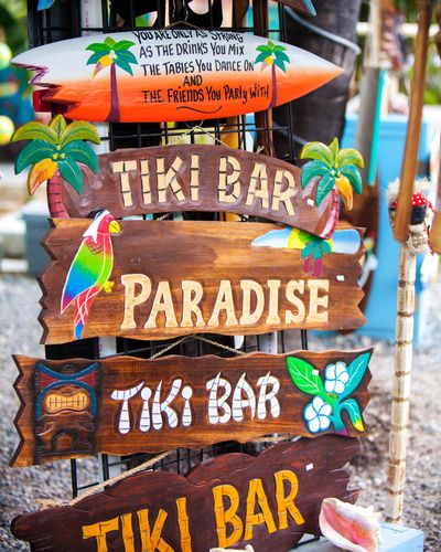 Decoration Surf, Deco Surf, Tiki Signs, Tiki Bar Signs, Hawaiian Party Decorations, Tiki Bar Decor, Tiki Decor, Tiki Art, Fiesta Tropical