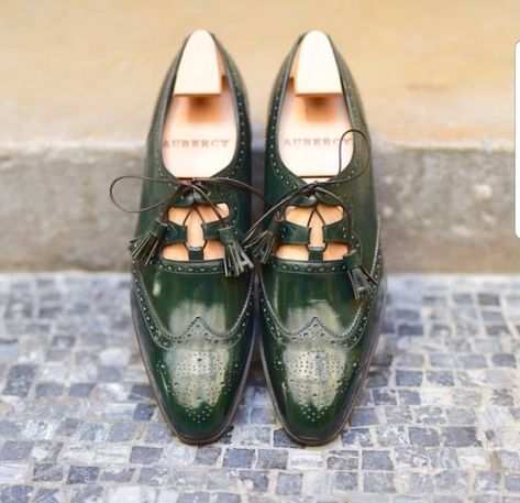 Aubercy Ghillies in Red & Green! Ghillie Shoes, Ghillie Brogues, French Shoes, Gents Shoes, Shoe Model, Paris Shopping, Walk In My Shoes, London Shoes, Hot Shoes