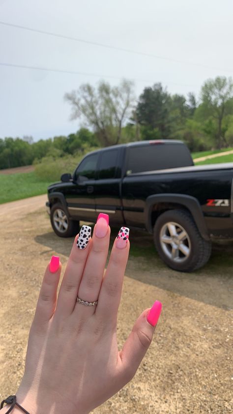 Nail Ideas Western, Cowgirl Nails Westerns, Western Nail Ideas, Cowgirl Nails, Nails Western, Country Acrylic Nails, Rodeo Nails, Cow Print Nails, Cowboy Nails