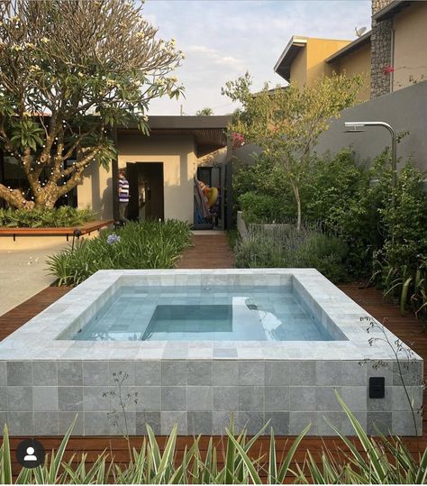 Small Backyard Pool Ideas, Homemade Pools, Small Backyard Pool, Backyard Pool Ideas, Modern Pool House, Pool Ideas On A Budget, Pools For Small Yards, Diy Hot Tub, Outside Pool