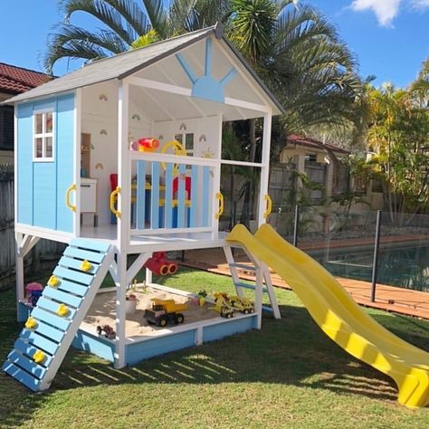 Kids Cubby House & Kids Beds on Instagram: “𝐃𝐨𝐧’𝐭 𝐲𝐨𝐮 𝐥𝐨𝐯𝐞 𝐛𝐫𝐢𝐠𝐡𝐭 𝐜𝐨𝐥𝐨𝐮𝐫𝐬!! 𝐒𝐨𝐦𝐞𝐭𝐢𝐦𝐞𝐬 𝐲𝐨𝐮 𝐣𝐮𝐬𝐭 𝐧𝐞𝐞𝐝 𝐜𝐨𝐥𝐨𝐮𝐫 𝐭𝐨 𝐦𝐚𝐤𝐞 𝐲𝐨𝐮 𝐡𝐚𝐩𝐩𝐲,𝐞𝐬𝐩𝐞𝐜𝐢𝐚𝐥𝐥𝐲 𝐨𝐧 𝐭𝐡𝐞𝐬𝐞 𝐜𝐡𝐢𝐥𝐥𝐲 𝐦𝐨𝐫𝐧𝐢𝐧𝐠𝐬 🥶🌈 Gorgeous Cubby by…” Cubby House Ideas Outdoor, Kids Play House Diy, Outdoor Play Houses For Kids, Play Houses For Kids Outdoor Diy, Toddler Backyard Ideas, Cubby House Colours, Diy Clubhouse Outdoor Kids, Kids Outside Play Area, Kids House Playhouses