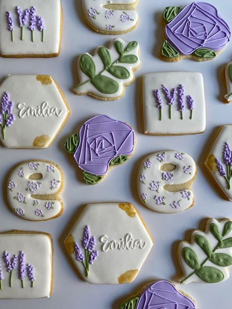 Purple Flower Cookies, Purple Cookies, Lavender Cookies, Lavender Baby Showers, Flower Sugar Cookies, Purple Bridal Shower, Graduation Party Planning, Floral Birthday Party, Baby Shower Purple