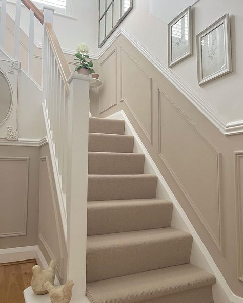 Stairs And Hallway Ideas, House Renovation Design, Stair Paneling, Aesthetic Interior Design, House Staircase, Hallway Inspiration, Home Hall Design, Hallway Designs, Hallway Design