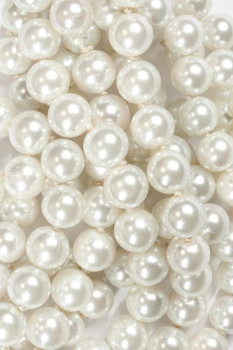 Pearls Aesthetic, Pearl Aesthetic, Pearl Background, Pearl Wallpaper, Wallpaper Texture, Wallpaper White, Cream Aesthetic, String Of Pearls, Instagram Highlight Icons