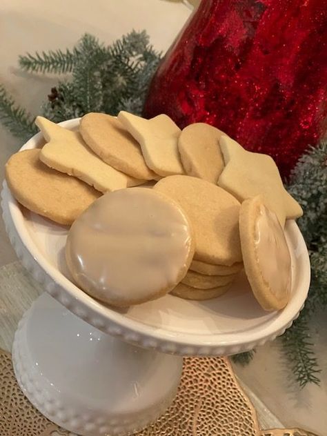 3-ingredient Brown Sugar Christmas Shortbread Cookies - The LayaB Sugar Shortbread Cookies, Christmas Shortbread Cookies, Brown Sugar Shortbread, Cookie Bark, Shortbread Cookies Christmas, Christmas Shortbread, Shortbread Cookie Recipe, Shortbread Cookie, Peppermint Bark