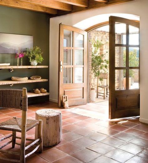 Terracotta Tiles Interior Design, Terracota Floors Living Room, Large Terracotta Tiles, Terra Cotta Floor Living Room, Terracota Tiles Floor Modern, Modern Terracotta Floor, Terracotta Floor Living Room, Terracotta Tiles Living Room, Terra Cotta Floors