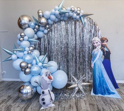 Frozen Backdrop Ideas Backgrounds, Elza Decorations Birthday, Frozen Garland Ideas, Elsa Frozen Party Decorations, Frozen Themed Balloon Garland, Elsa Balloon Arch, Frozen Party Decorations Backdrops, Elsa Birthday Theme Decoration, Elsa Balloon Garland