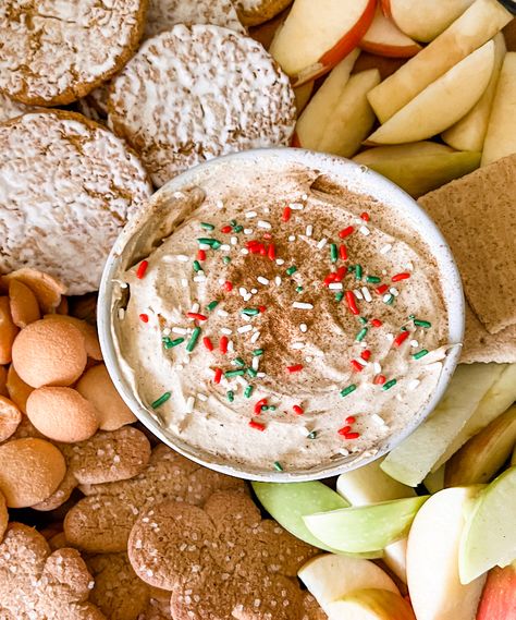 Lightened Up Gingerbread Cheesecake Dip Gingerbread Dip Recipe, Pound Dropper, Holiday Flavors, Gingerbread Cheesecake, Bake Christmas, Recipe Builder, Cheesecake Dip, Easy Pasta Dishes, Ww Desserts