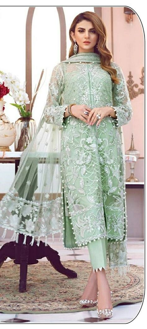 Eid Outfits Pakistani, Nikkah Ceremony, Pakistani Party Wear Dresses, Pakistan Dress, Pakistani Women Dresses, Winter Suits, Pakistani Party Wear, Eid Outfits, Designer Salwar Kameez