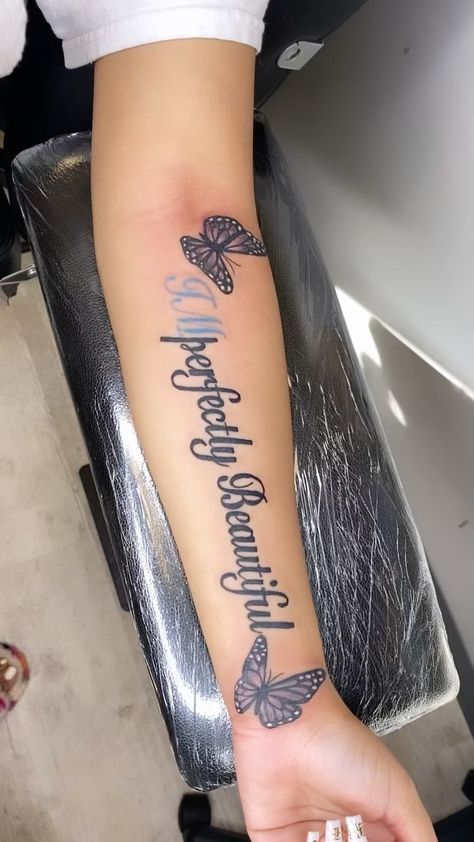 taytattedit on Instagram: IMperfectly beautiful 💙 Girl Thigh Tattoos, Girl Neck Tattoos, Hand Tattoos For Girls, Cute Hand Tattoos, Pretty Hand Tattoos, Forarm Tattoos, Black Girls With Tattoos, Tattoos Geometric, Tattoos For Black Skin