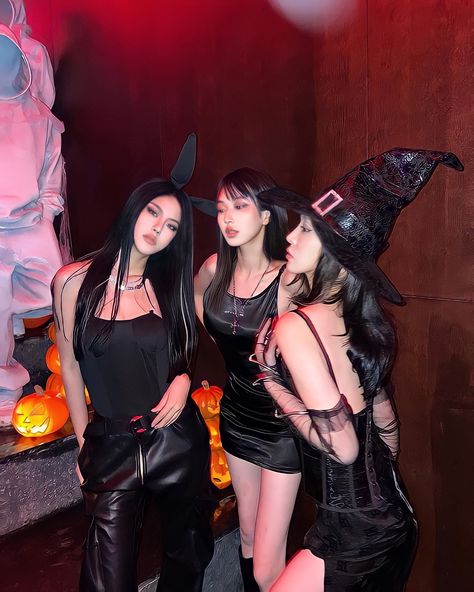 Asian Halloween Outfit, Hot Best Friends Aesthetic, Halloween Outfit Ideas For Best Friends, Douyin Halloween Costume, Korean Halloween Costumes, Halloween Costumes Korean, Asian Halloween Ideas, Asian Halloween, Halloween Korean