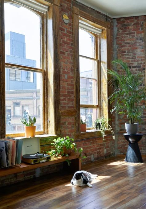 New Yorker Loft, Brick Apartment, Loft Apartment Decorating, Nyc Loft, New York Loft, Seattle Homes, Apartment Decoration, Geek Decor, Loft Interiors