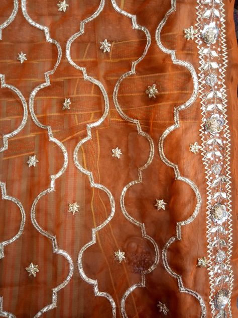 Antique Zardozi Embroidery, Duppata Work Design, Handwork Dupatta Design, Hand Work Dupatta Design, Gotta Patti Suits, Duppattas Designs Ideas, Gotapatti Work, Gota Patti Suits, Gotta Patti Work