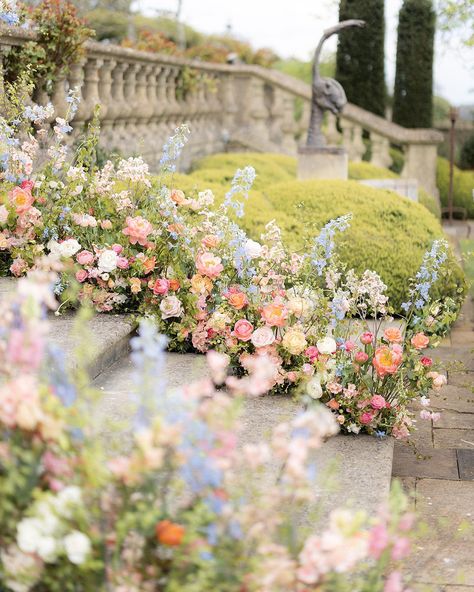 Wedding Ceremony Flowers Outdoor, Peony Flowers Wedding, Wedding Ceremony Low Flowers, Bright And Bold Wedding Flowers, Spring Wedding Hydrangea, Pastel Hydrangea Wedding, Wedding Bouquets Bride Summer, Pastel Ceremony Flowers, Spring Wedding Dusty Blue