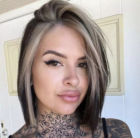 Trendy Bob, Bob Hair Color, Money Piece, Edgy Hair, Hair Color And Cut, Hair Inspiration Color, Hair Inspo Color, Light Hair, Brown Hair Colors