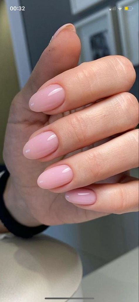 Simple Pink Oval Nails, Acrylic Pink Nails Almond, Oval Nails Pink Design, Light Pink Gel Nails Almond, Pink Sparkle Oval Nails, Round Light Pink Acrylic Nails, Light Pink Nails Inspiration, Natural Pink Round Nails, Light Opaque Pink Nails