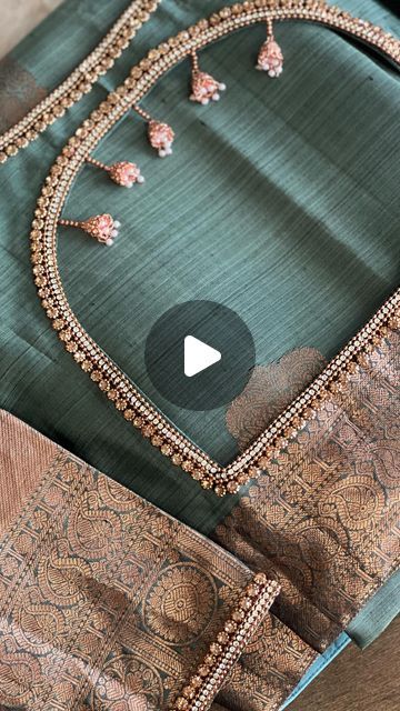 Latest Boutique Blouse Designs, Blouse Design For Wedding Saree, Close Back Blouse Design, Back Design Blouse Fashion Styles, Blouse Less Design, Necklines For Blouse, Trendy Back Blouse Designs, Designer Blouse Designs Latest, Kurti Style Blouse