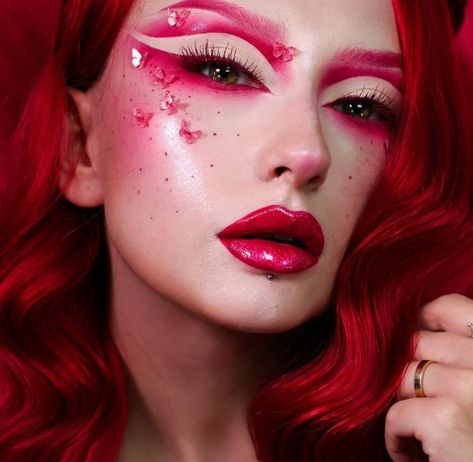 Red Monochromatic Makeup, Monochromatic Makeup Looks, Make Up Brown Eyes, Stunning Makeup Looks, Monochromatic Makeup, Monochrome Makeup, Glitter Makeup Looks, Monochrome Makeup Look, Bridal Eye Makeup