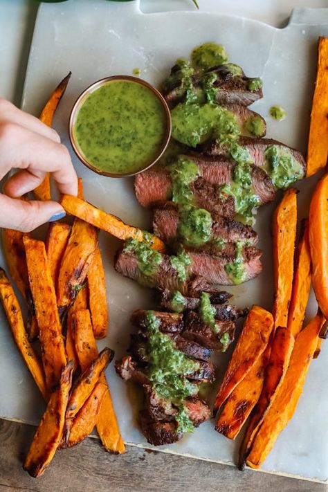 Tender, grilled flank steak drizzled with chimichurri sauce with a side of crispy sweet potato fries! Cilantro Chimichurri, Blue Cheese Stuffed Olives, Chimichurri Steak, Baked Coconut Shrimp, Crispy Sweet Potato Fries, Soup Crock Pot, Baked Pizza, Crispy Sweet Potato, Weight Watchers Food