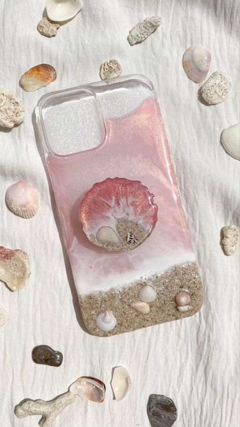 Resin Phone Cover Ideas, Resin Cover Phone, Pink Resin Art, Resin Phone Cover Design, Resin Case Phone, Resin Art Phone Cover, Resin Phone Case Ideas, Resin Back Cover, Resin Phone Cover