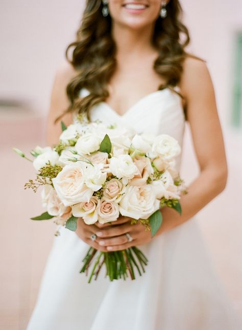 White Peach Wedding Bouquet, White Fall Flowers Wedding, Round Bride Bouquet, White And Peach Rose Bouquet, White And Peach Bridal Bouquet, White Blush Peach Wedding Flowers, Medium Wedding Bouquet, White And Peach Wedding Flowers, Traditional Wedding Bouquet