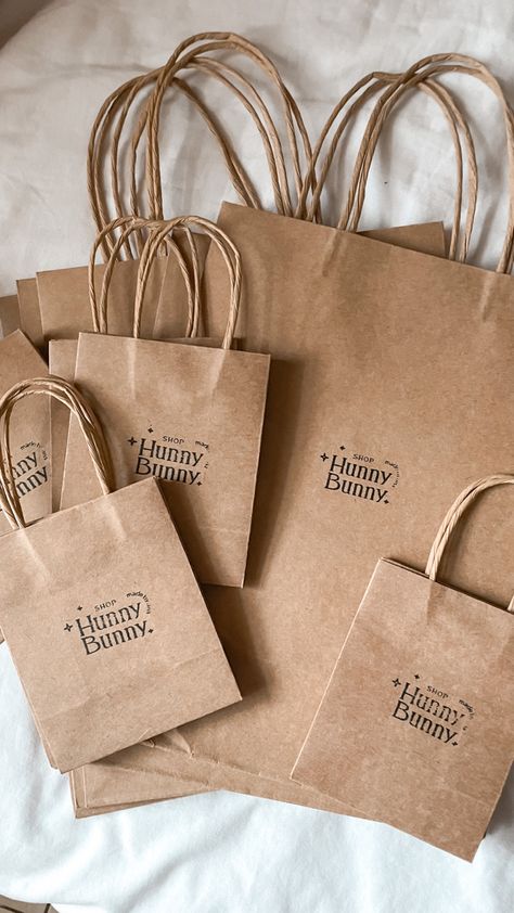 Retail Bags Ideas, Small Business Bags Ideas, Small Business Shopping Bags, Aesthetic Stall Ideas, Small Business Bag Packaging, Market Stall Aesthetic, Kraft Packaging Ideas, Small Store Aesthetic, Popup Store Design Ideas