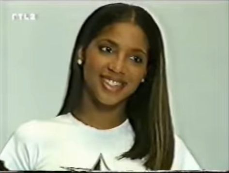 MEFeater Magazine on Twitter: "Love these throwbacks of @tonibraxton 🖤… " Toni Braxton 90s, Toni Braxton, Vintage Black Glamour, Tv Interview, 90s Aesthetic, African Women, Protective Hairstyles, Black Is Beautiful, Haiti